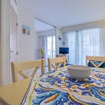 2 Pieces Plein Centre, Terrasse, Parking Apartment Menton