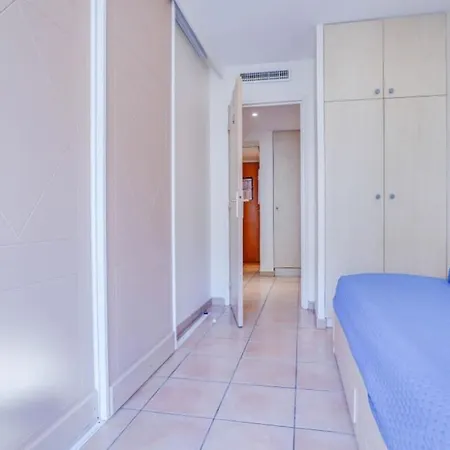 2 Pieces Plein Centre, Terrasse, Parking * Menton