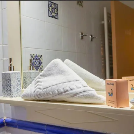 2 Pieces Plein Centre, Terrasse, Parking マントン