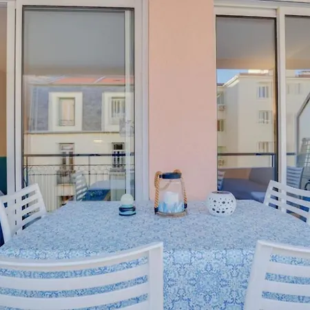 2 Pieces Plein Centre, Terrasse, Parking Apartment Menton