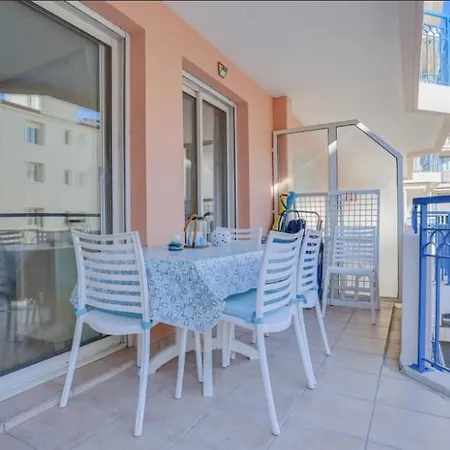 2 Pieces Plein Centre, Terrasse, Parking * Menton