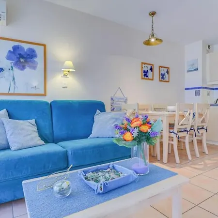 2 Pieces Plein Centre, Terrasse, Parking * Menton