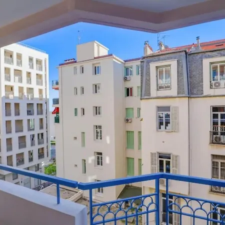 2 Pieces Plein Centre, Terrasse, Parking Menton