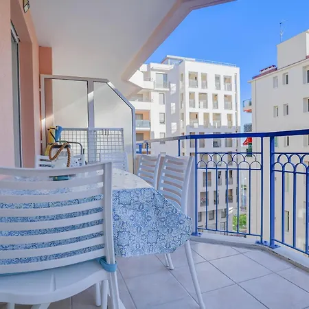 2 Pieces Plein Centre, Terrasse, Parking Menton