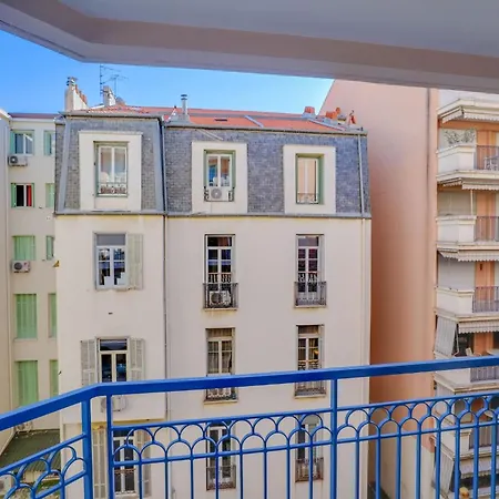 2 Pieces Plein Centre, Terrasse, Parking Menton