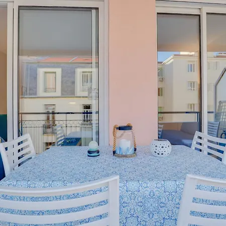 2 Pieces Plein Centre, Terrasse, Parking Apartment