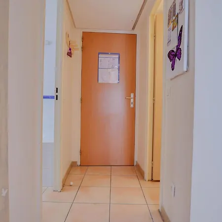 2 Pieces Plein Centre, Terrasse, Parking Apartment Menton