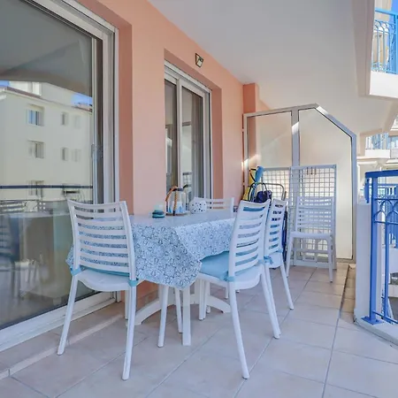 2 Pieces Plein Centre, Terrasse, Parking Menton