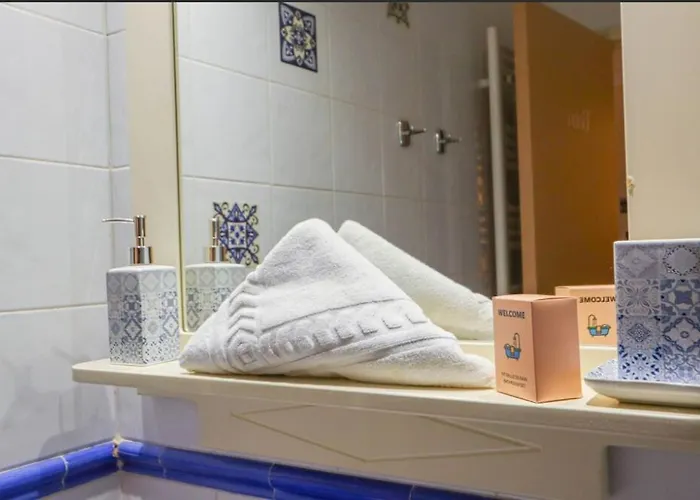 2 Pieces Plein Centre, Terrasse, Parking マントン