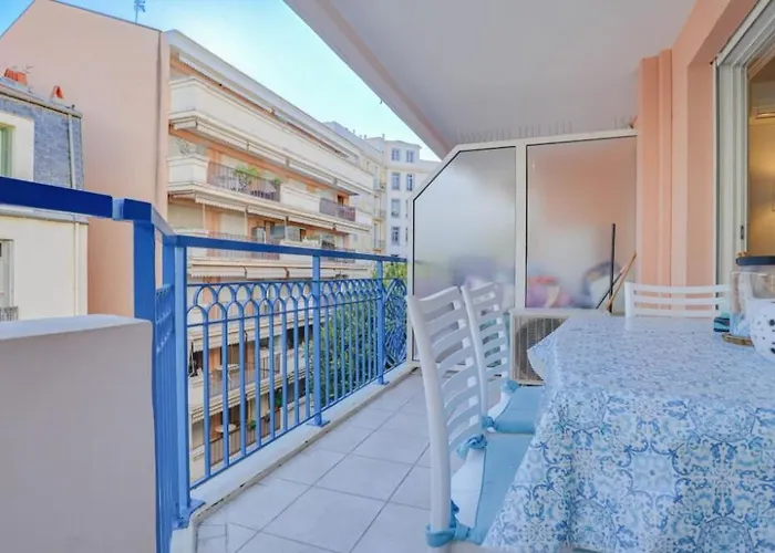 2 Pieces Plein Centre, Terrasse, Parking Menton