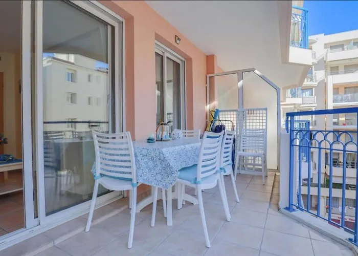 2 Pieces Plein Centre, Terrasse, Parking * Menton