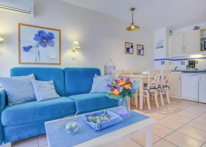 2 Pieces Plein Centre, Terrasse, Parking * Menton